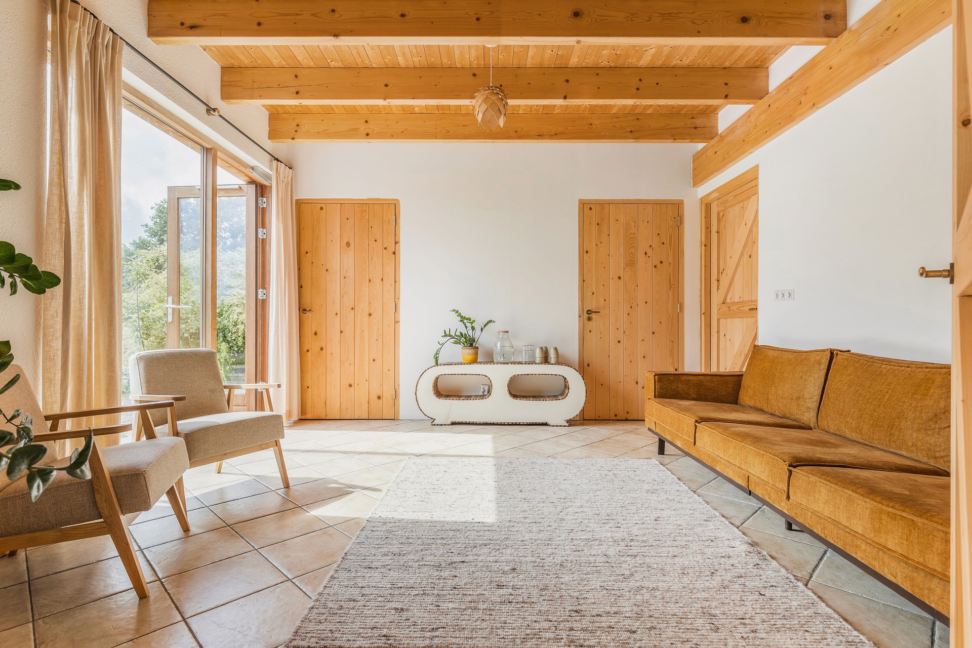 INVITING SHARED SPACES, BEDROOMS AND BATHROOMS