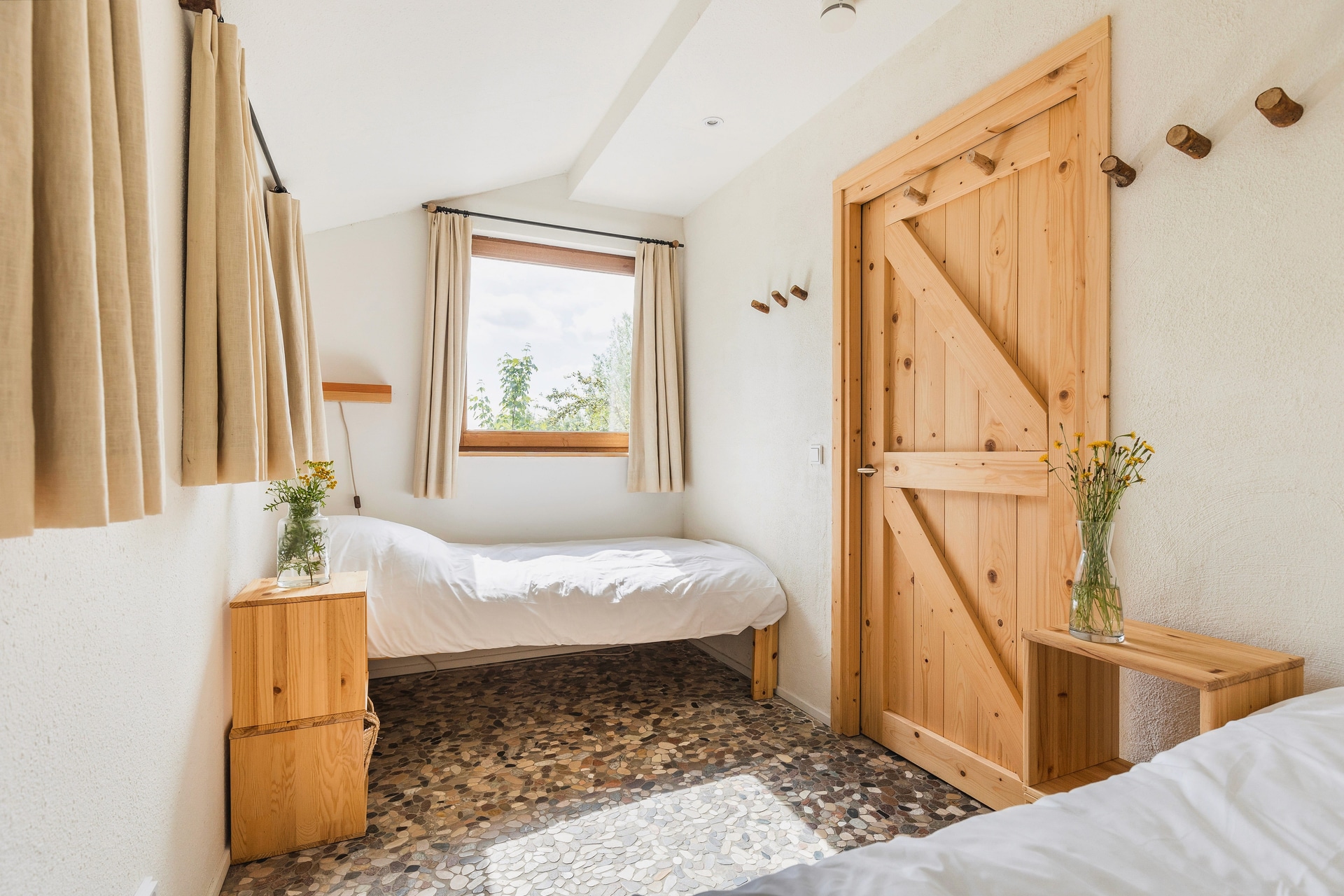 INVITING SHARED SPACES, BEDROOMS AND BATHROOMS