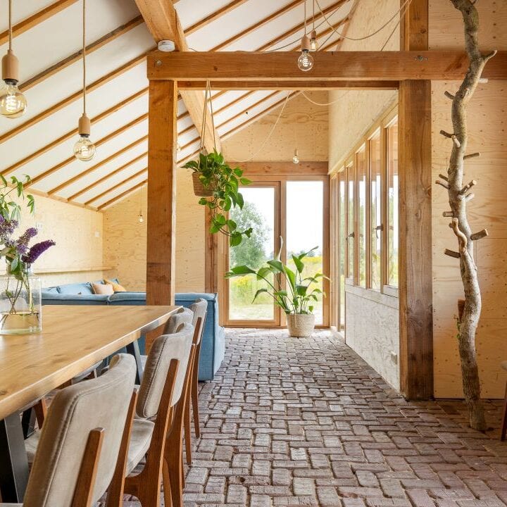 Kitchen & Lounge Area — kitchen lounge 03