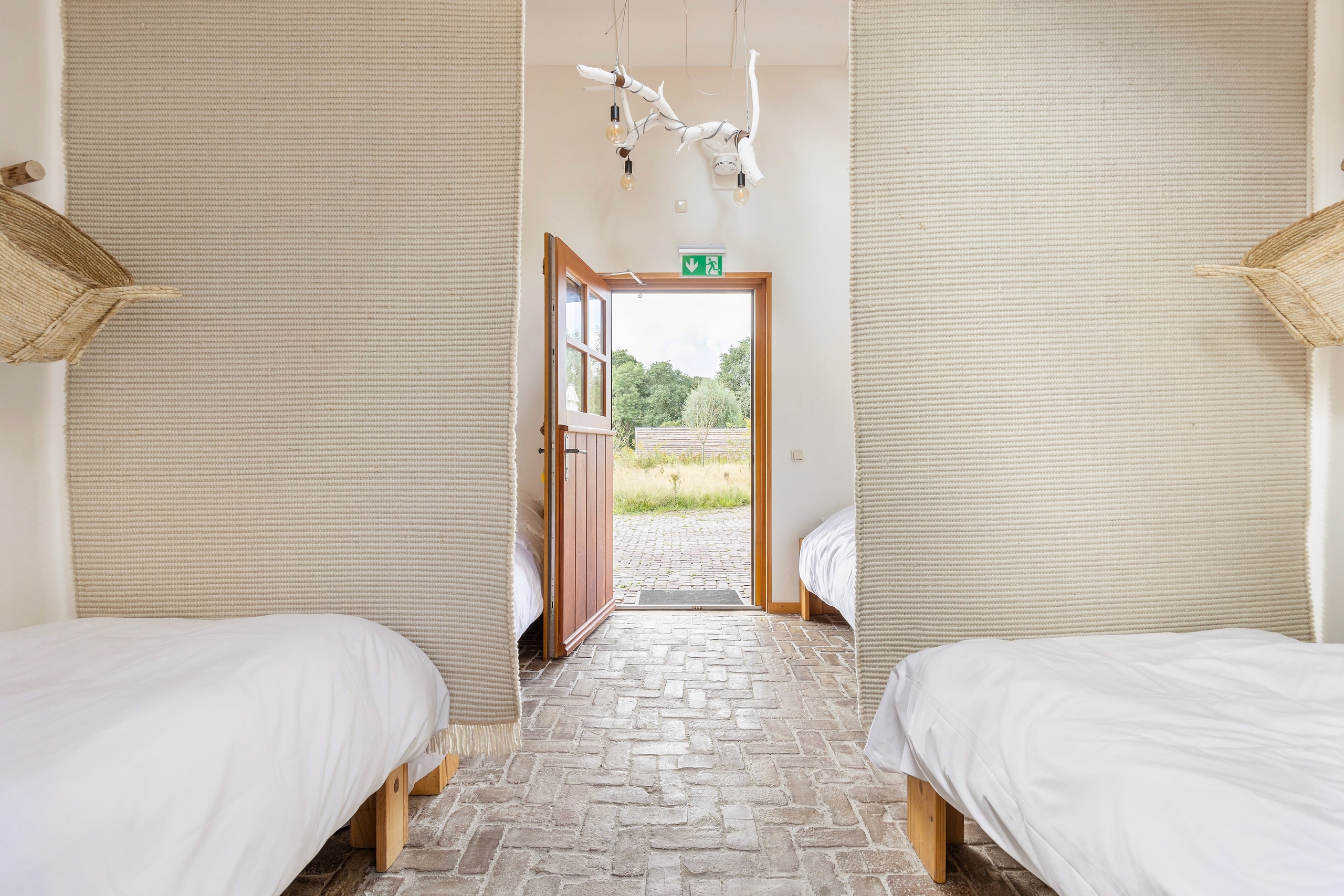 Bedrooms & Bathrooms (06)