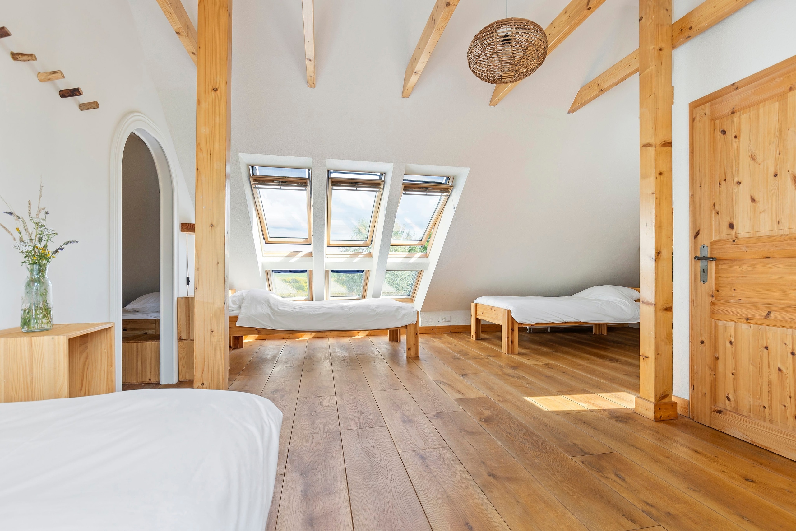 Bedrooms & Bathrooms (10)