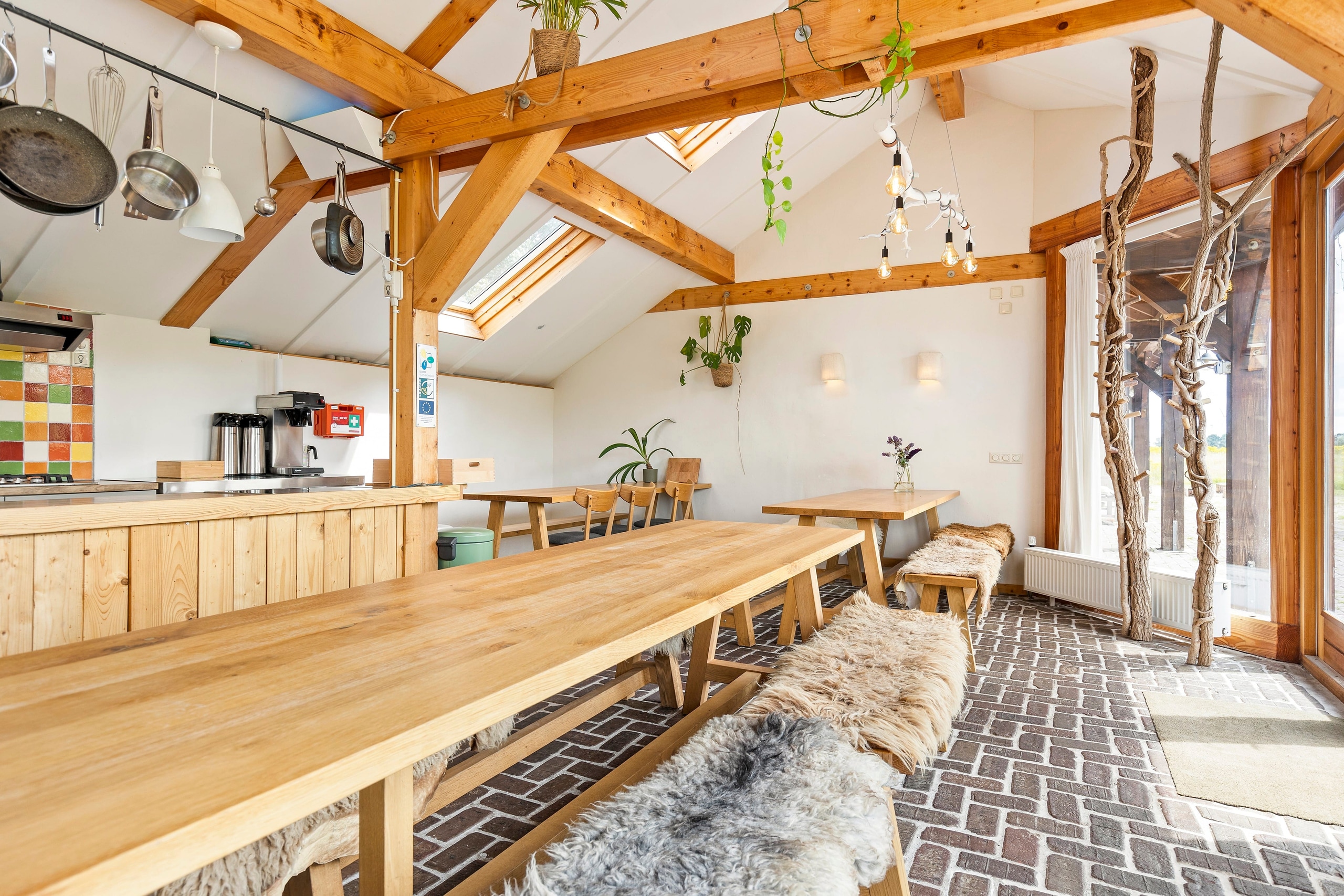 Kitchen & Lounge Area (06)