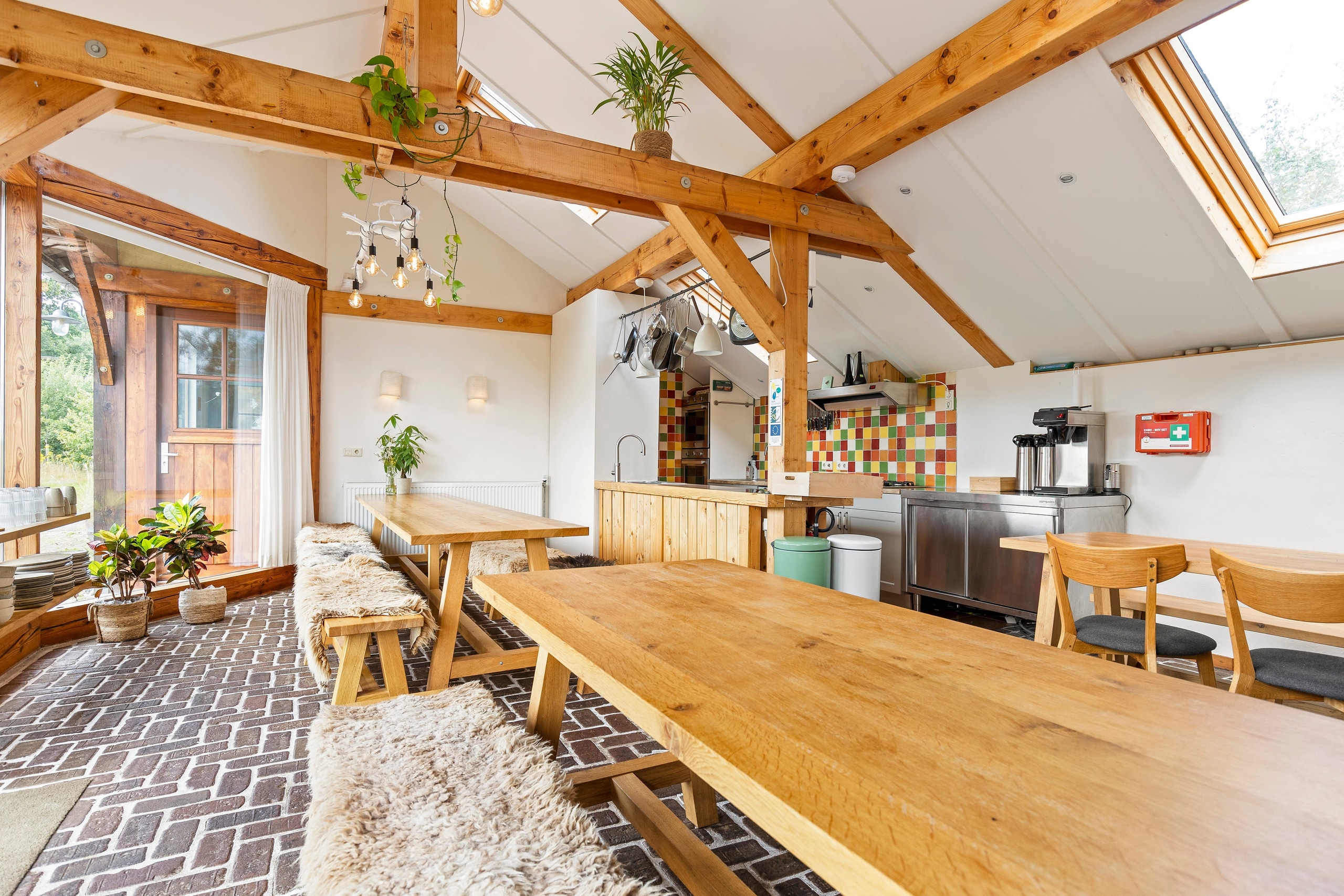 Kitchen & Lounge Area (07)