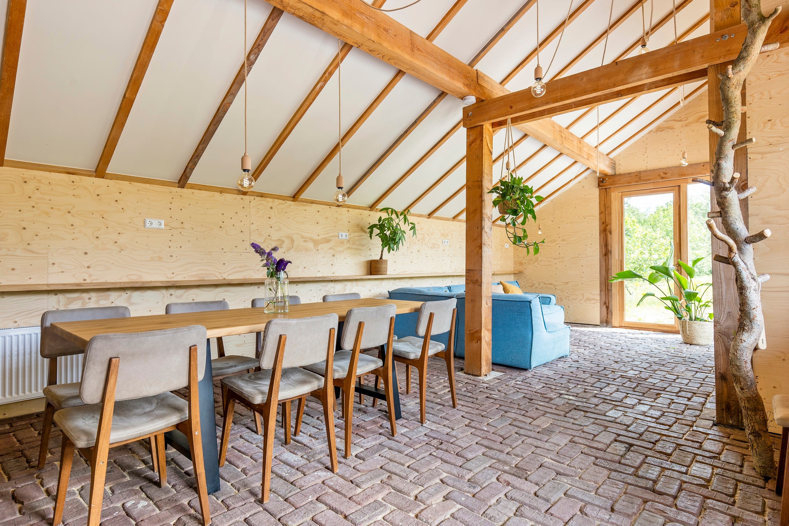 Kitchen & Lounge Area (08)