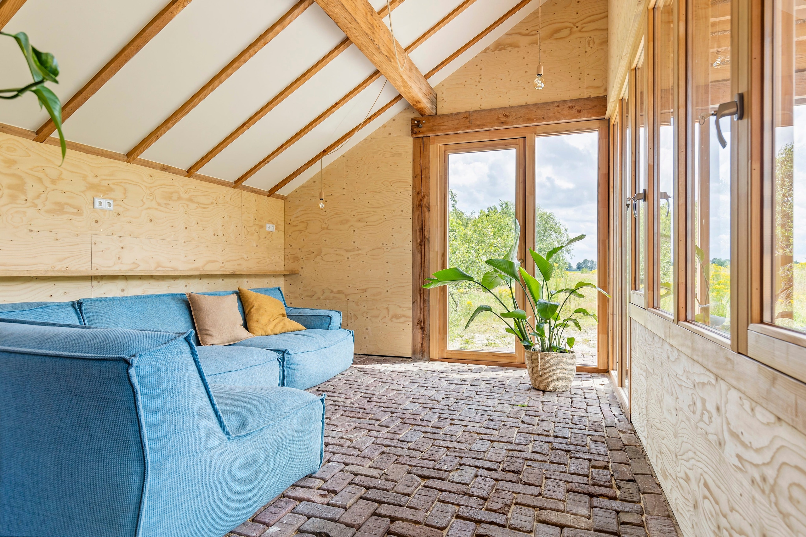 Kitchen & Lounge Area (09)