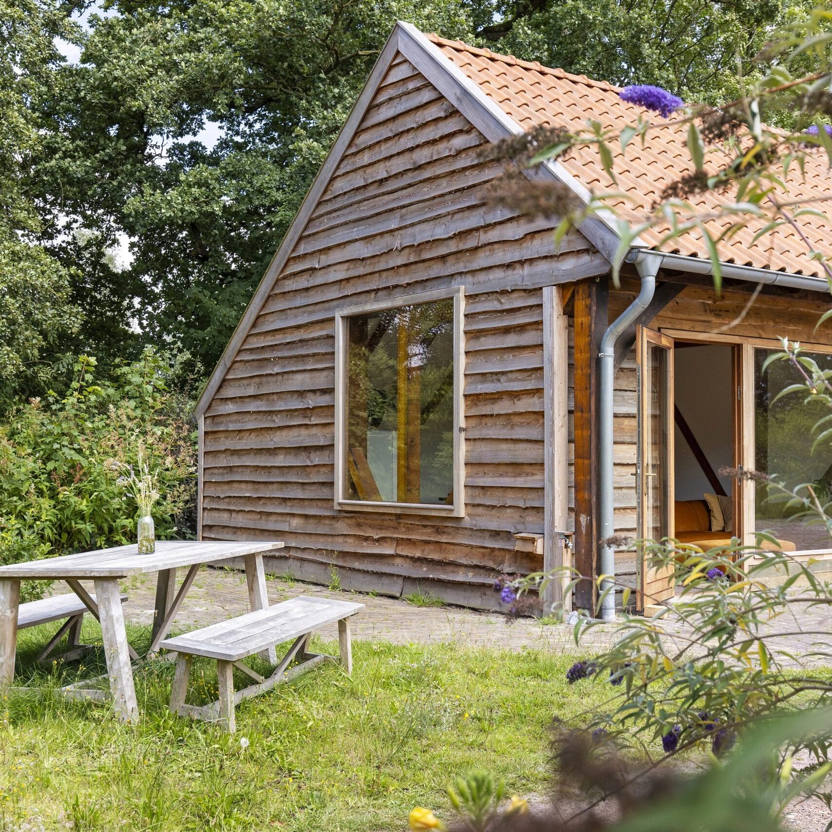 Kitchen & Lounge Area (03)